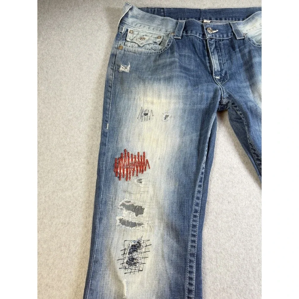 True Religion step out